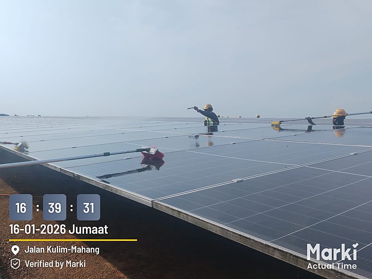 Ground array maintenance at Nur Solar Farm Kulim