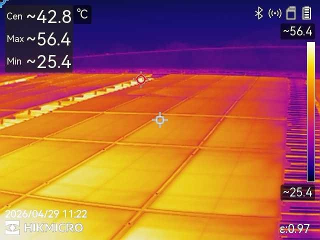 HIKMICRO thermal imaging scan of solar panels